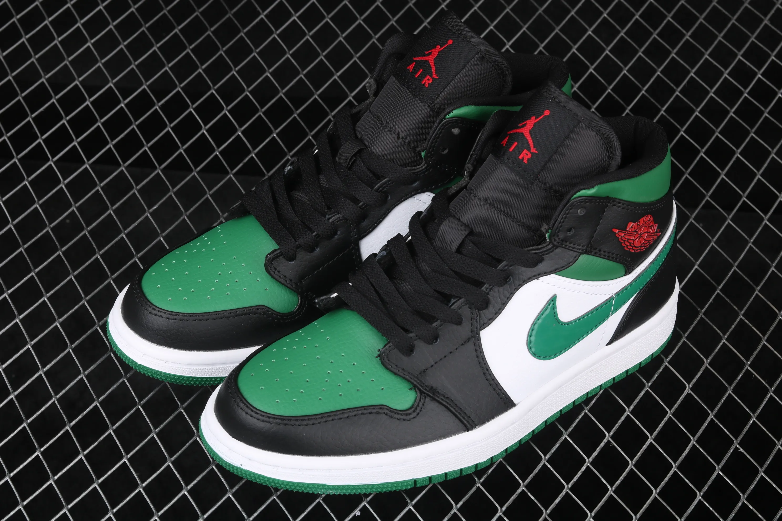 All categories Air Jordan Jordan series basketball shoes Air Jordan 1 Mid Air Jordan 1 Mid AJ1 Joe 1 mid-top black and white green basketball shoes 554724-067